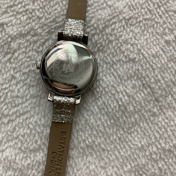 CUTE DISNEY SPARKLY WATCH WORN TWICE LIKE NEW CONDITION battery must be replaced - Picture 5 of 15